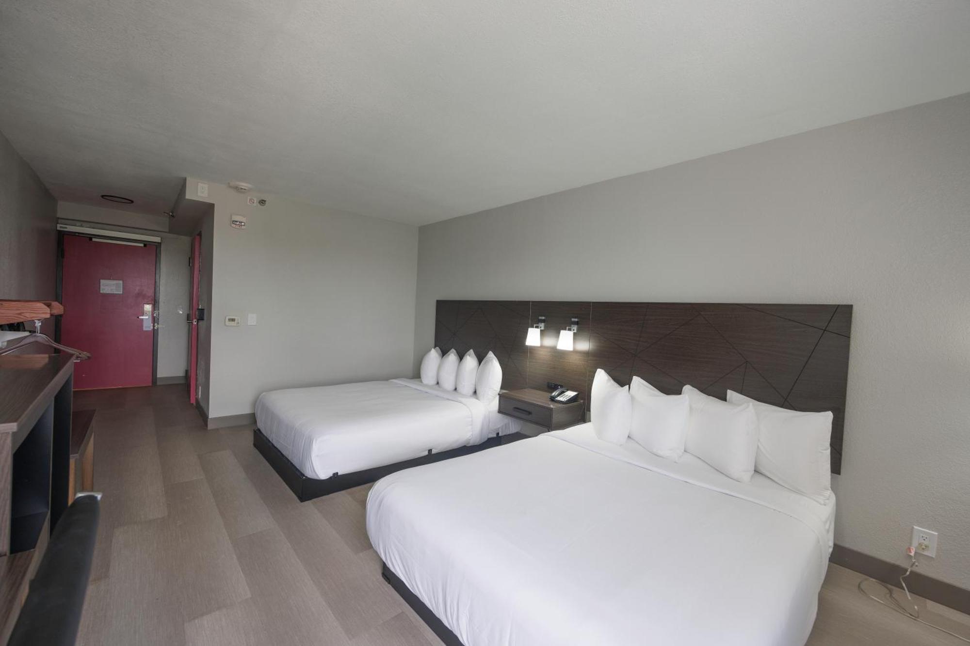 Miami Airport 3*