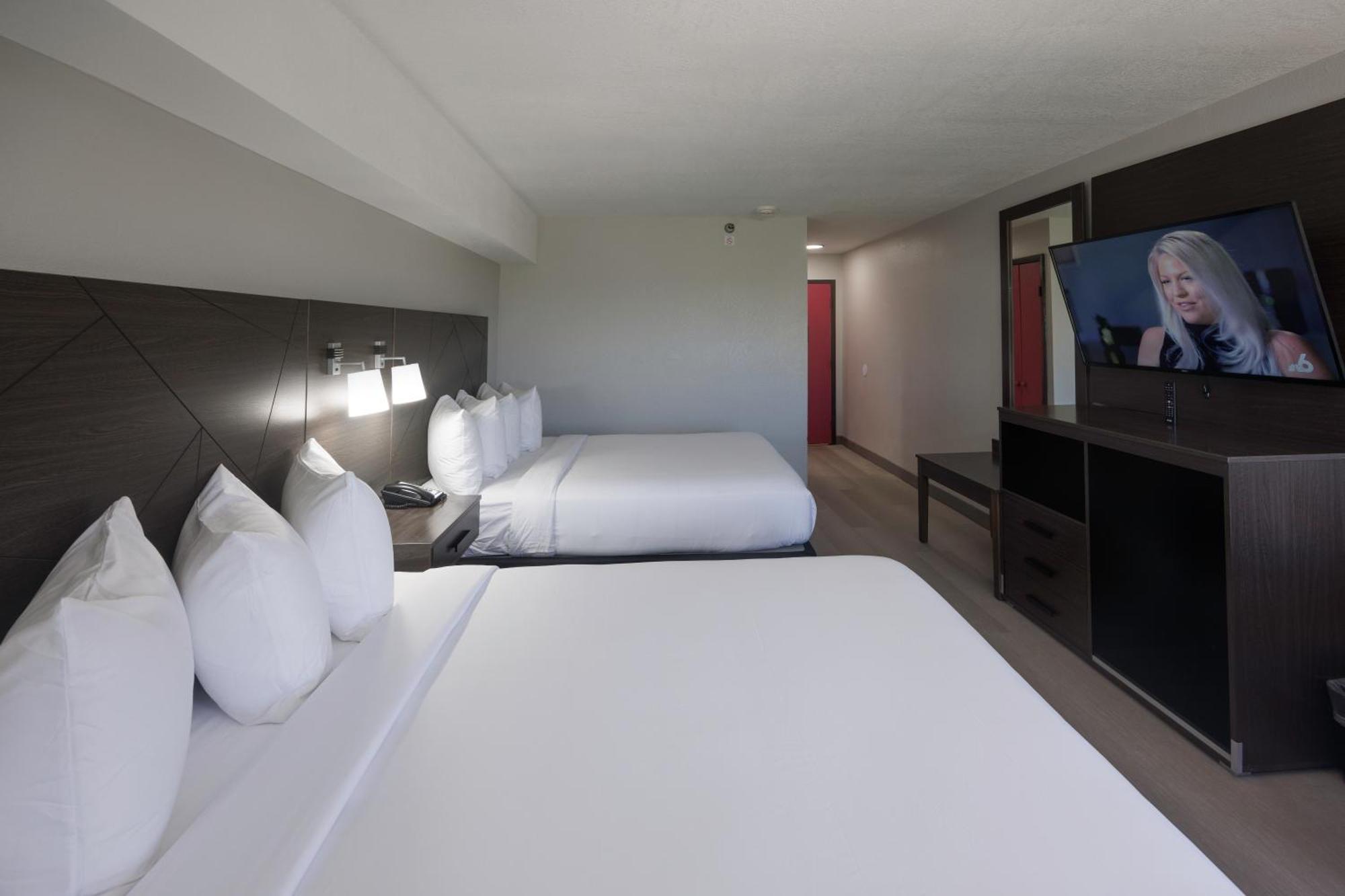 Hotel Miami Airport 3*